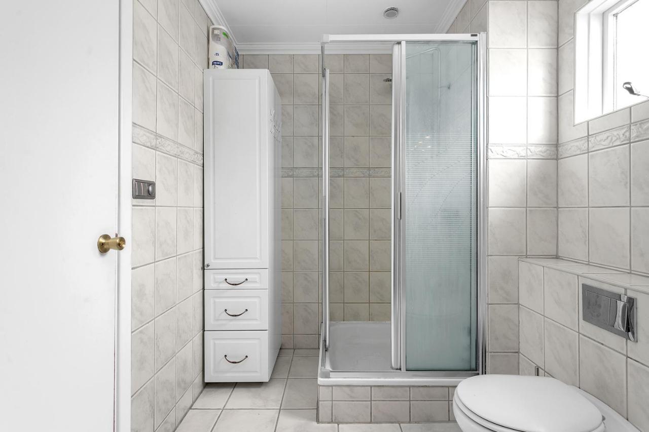 House - Villa With Garden And Hot Tub, 2 Min From Reykjavik Garthabaer 외부 사진